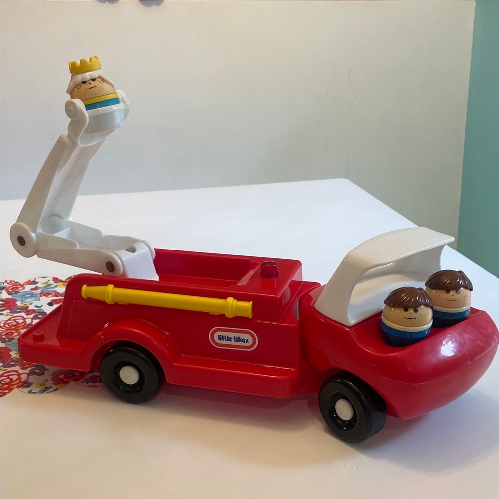 Little Tikes Toddle Tot Firetruck & 3 Toddle Tots